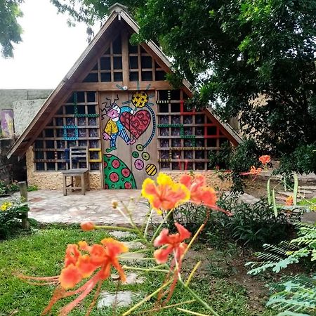 Kokrobite Gardens Restaurant And Guest House Екстериор снимка