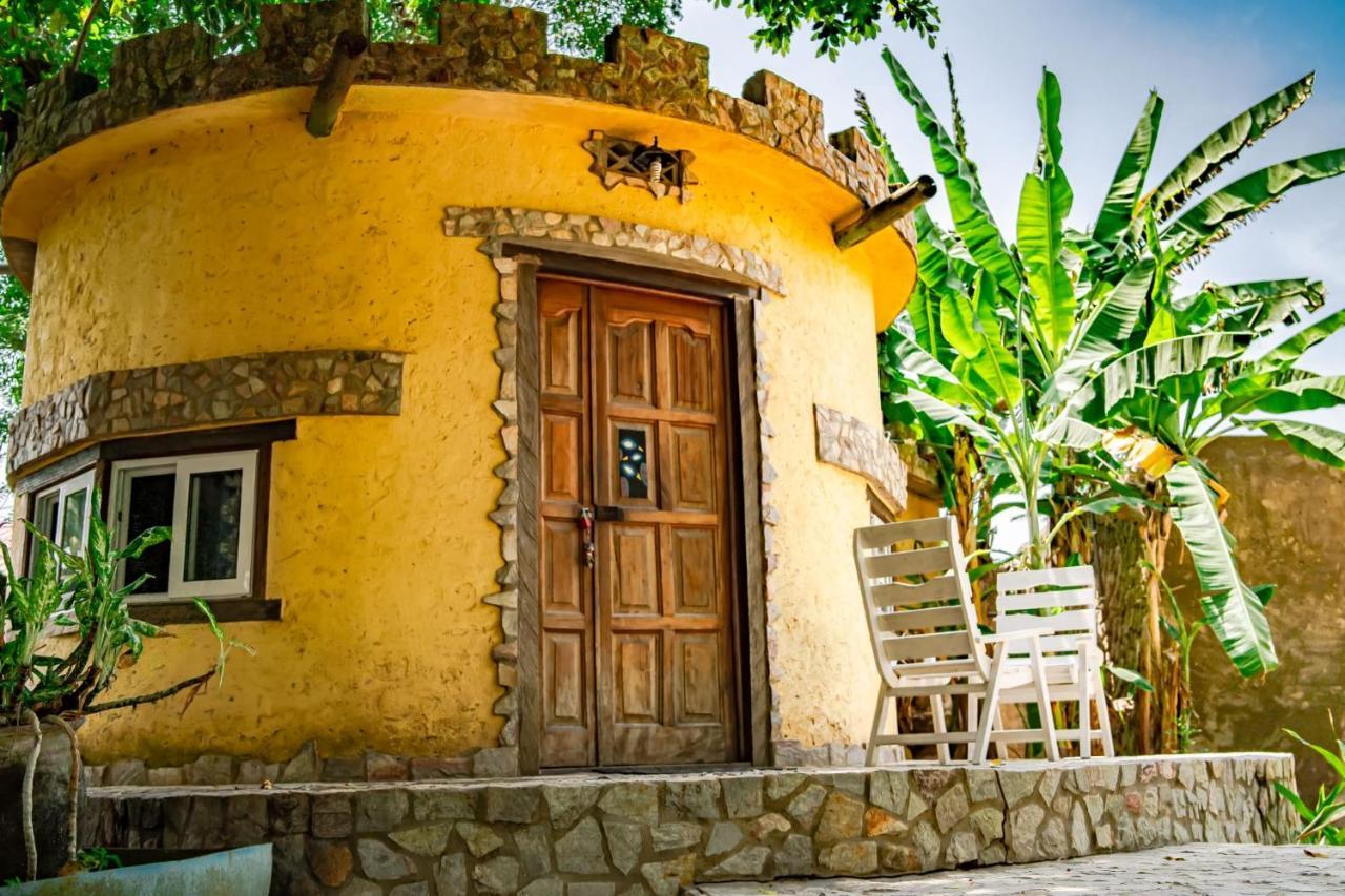 Kokrobite Gardens Restaurant And Guest House Екстериор снимка