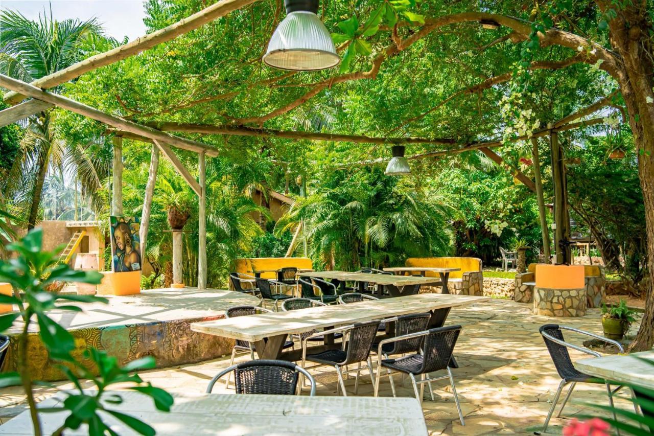 Kokrobite Gardens Restaurant And Guest House Екстериор снимка